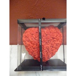 Coeur en roses artificielles